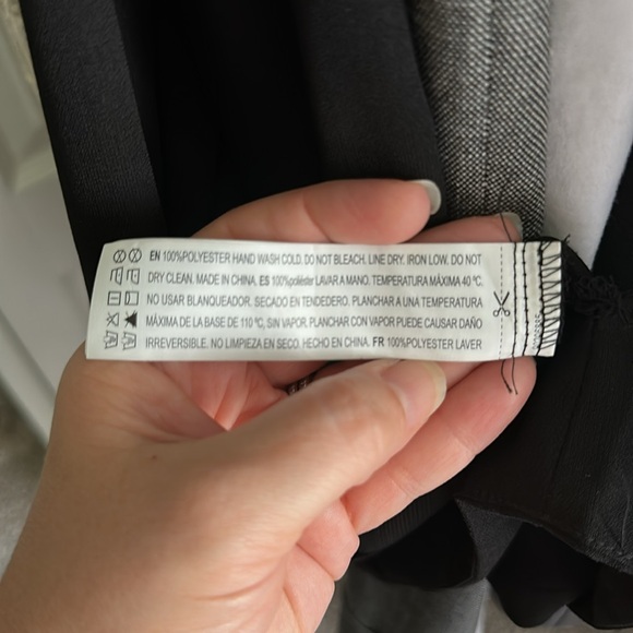 NWT Forever 21 Women’s Plus Size Wide Black Dress Pant with side zipper- size 3x - Picture 9 of 9